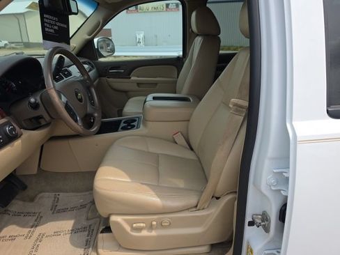 Used 2014 Chevrolet Tahoe LT w/ Luxury Package AWD/4WD image 14