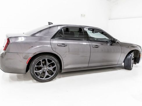 Used 2021 Chrysler 300 Touring w/ Sport Appearance Package RWD image 9