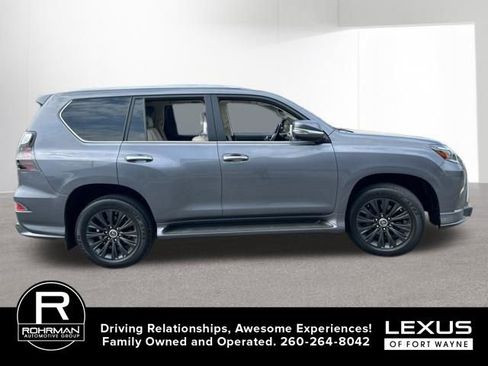 Used 2023 Lexus GX 460 Luxury w/ Sport Design Package AWD/4WD image 3
