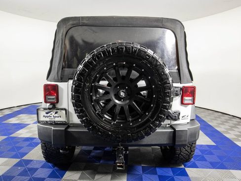 Used 2015 Jeep Wrangler Unlimited Rubicon AWD/4WD image 7