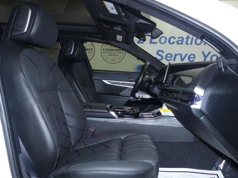 Used 2023 BMW i7 xDrive60 AWD/4WD image 8