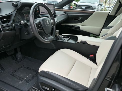 Used 2024 Lexus ES 300h w/ Premium Package FWD image 11