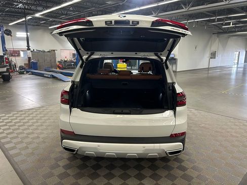 Used 2022 BMW X5 xDrive40i w/ Premium Package AWD/4WD image 9