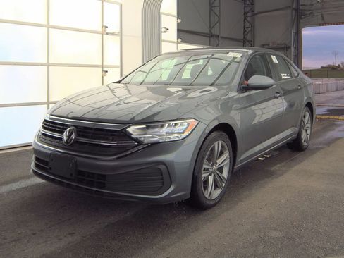 Used 2024 Volkswagen Jetta SE FWD image 1