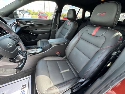 Used 2024 Chevrolet Trax RS w/ Sunroof Package image 11