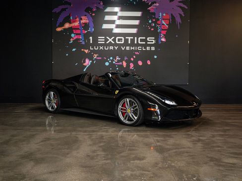 Used 2018 Ferrari 488 Spider RWD image 4