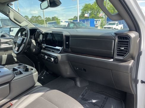 Used 2026 GMC Sierra 1500 SLT AWD/4WD image 14