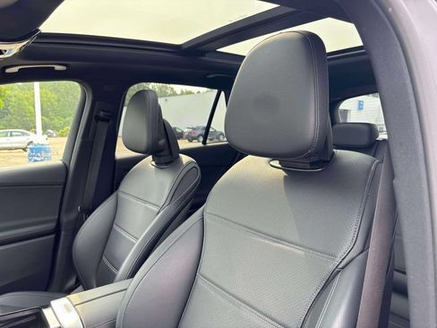 Used 2025 Mercedes-Benz GLC 300 4MATIC image 5