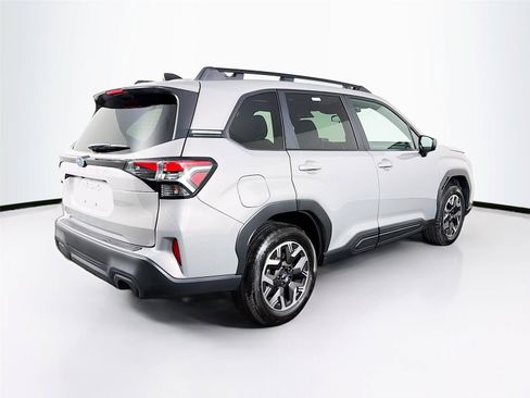 Used 2026 Subaru Forester Premium AWD/4WD image 11