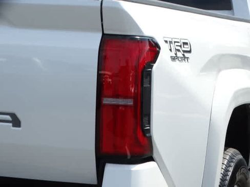 Used 2025 Toyota Tacoma TRD Sport AWD/4WD image 11