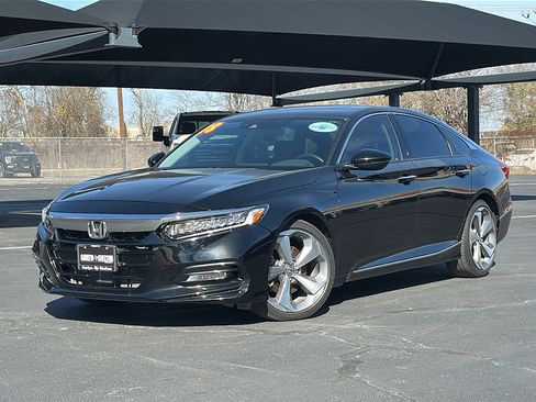 Used 2018 Honda Accord Touring image 2