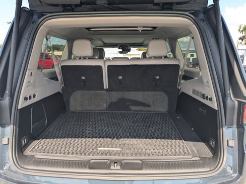 Used 2024 Jeep Wagoneer L Series III w/ Premium Group I AWD/4WD image 13