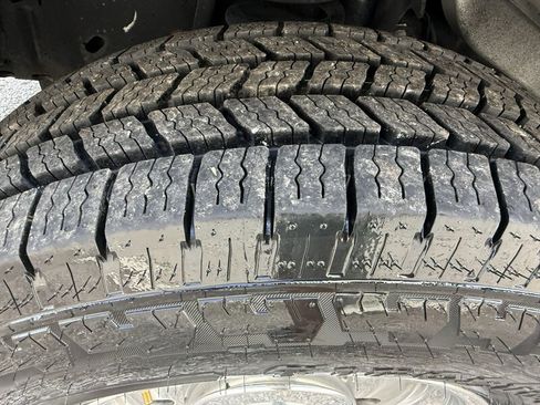 Used 2006 Ford E-350 and Econoline 350 Super Duty RWD image 17