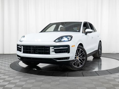 Certified 2024 Porsche Cayenne image 32
