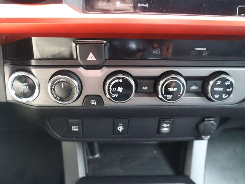 Used 2016 Toyota Tacoma TRD Off-Road w/ Towing Package AWD/4WD image 36