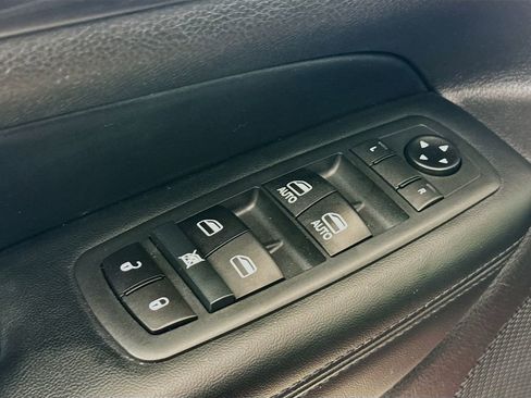 Used 2020 Jeep Grand Cherokee Laredo w/ 18" Wheel & 8.4" Radio Group image 19