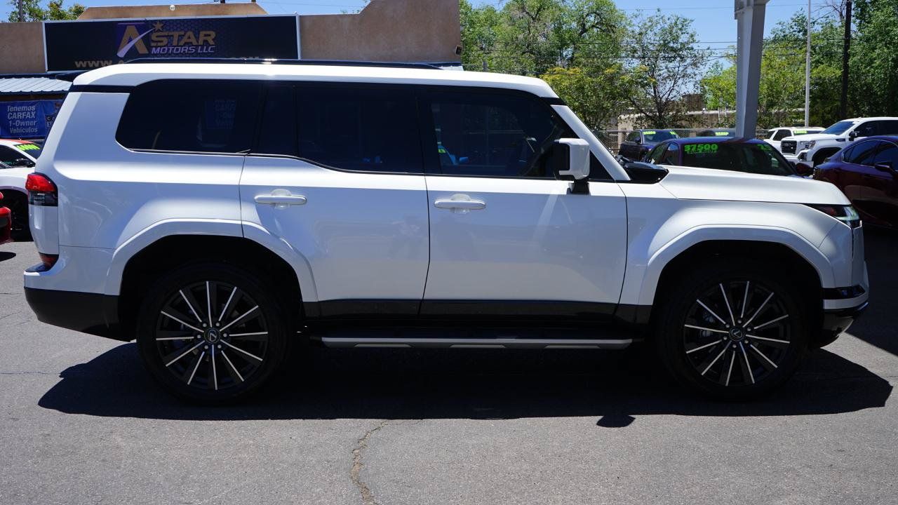 Used 2024 Lexus GX 550 w/ Cold Area Package AWD/4WD image 2