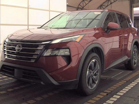 Used 2025 Nissan Rogue SV FWD image 1