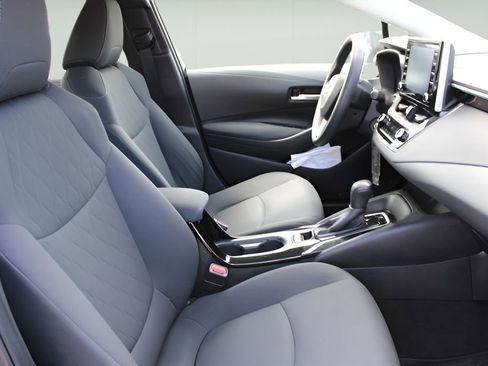 Used 2020 Toyota Corolla LE FWD image 22