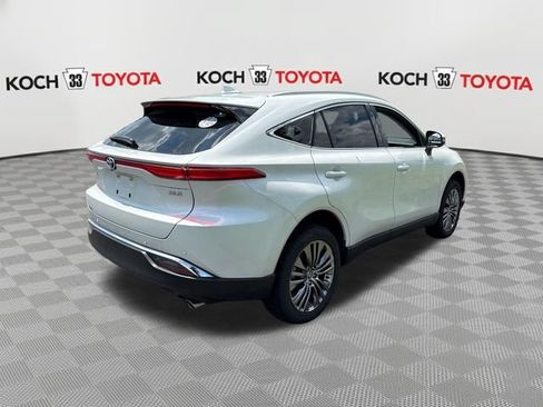 Used 2024 Toyota Venza XLE AWD/4WD image 8