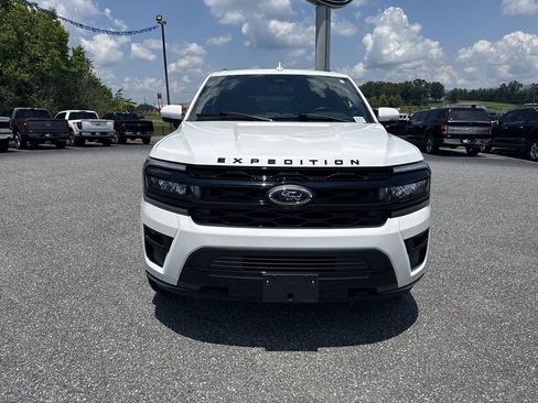 Used 2023 Ford Expedition Limited AWD/4WD image 2