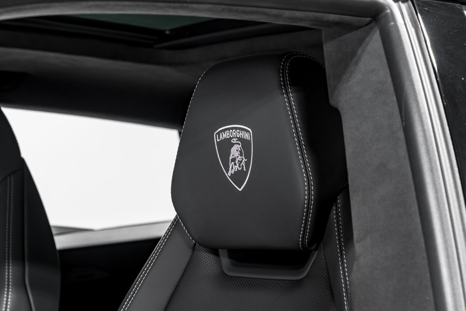 Used 2026 Lamborghini Urus SE AWD/4WD image 21