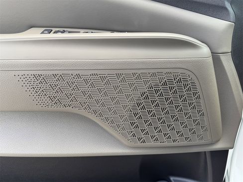 New 2026 Kia Carnival SX image 21