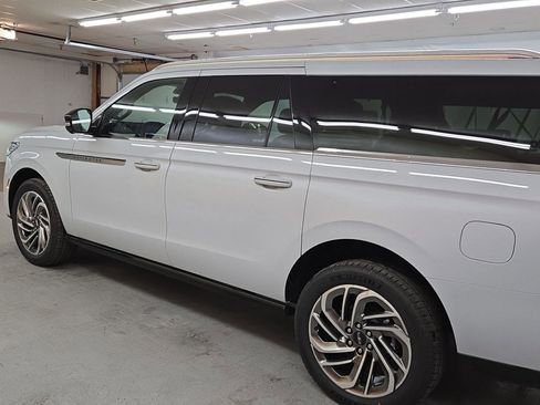 New 2026 Lincoln Navigator L Reserve image 3