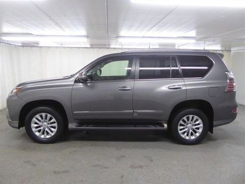 Used 2014 Lexus GX 460 image 4