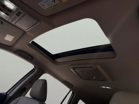 Used 2016 Honda Pilot Touring image 12