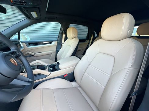 Certified 2026 Porsche Cayenne GTS AWD/4WD image 6