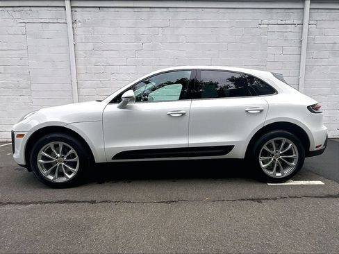 Certified 2024 Porsche Macan AWD/4WD image 2