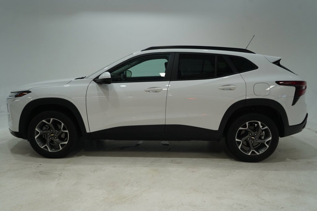 Used 2025 Chevrolet Trax LT FWD image 4