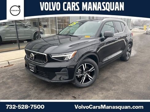 Certified 2025 Volvo XC40 B5 Core AWD/4WD image 1
