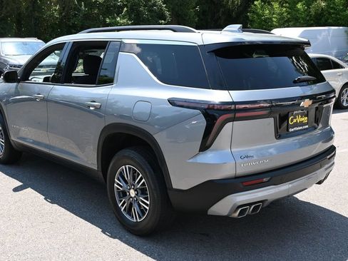 Used 2024 Chevrolet Traverse LT FWD image 7
