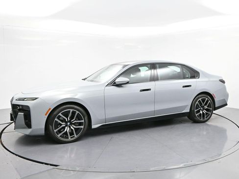 Used 2024 BMW 740i xDrive w/ Premium Package AWD/4WD image 4