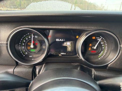 Used 2023 Jeep Wrangler Unlimited Sahara w/ Cold Weather Group AWD/4WD image 19