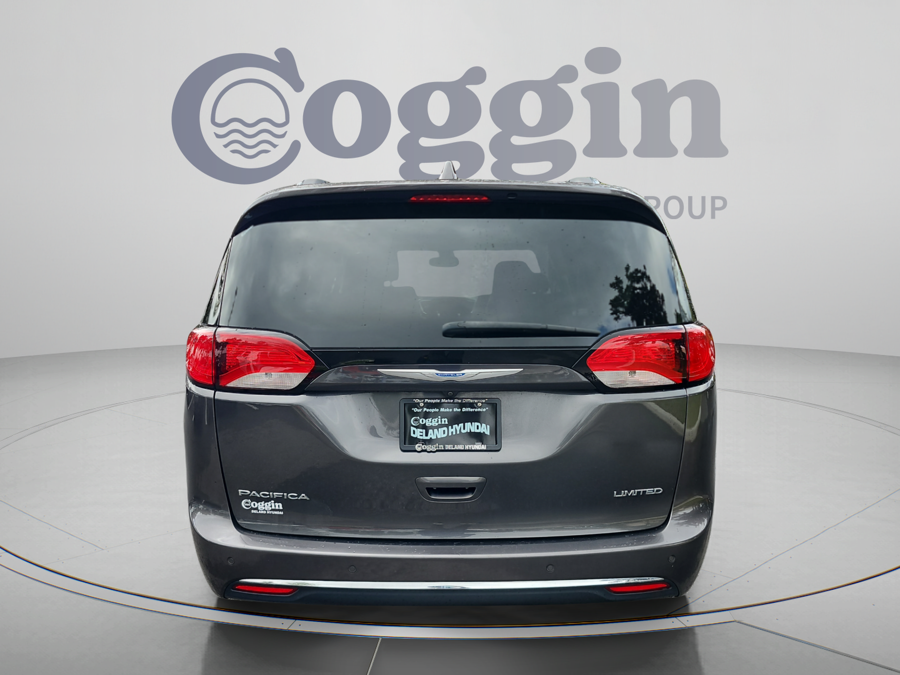 Used 2017 Chrysler Pacifica Limited FWD image 4