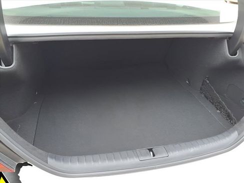 Used 2025 Genesis G70 2.5T image 24