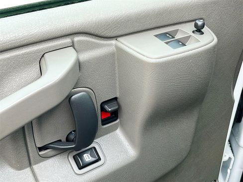 Used 2023 Chevrolet Express 2500 w/ Driver Convenience Package image 17