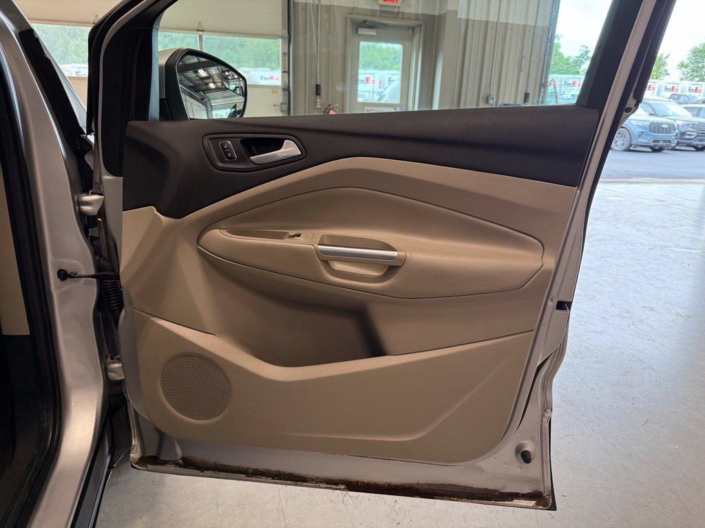 Used 2017 Ford Escape SE FWD image 30