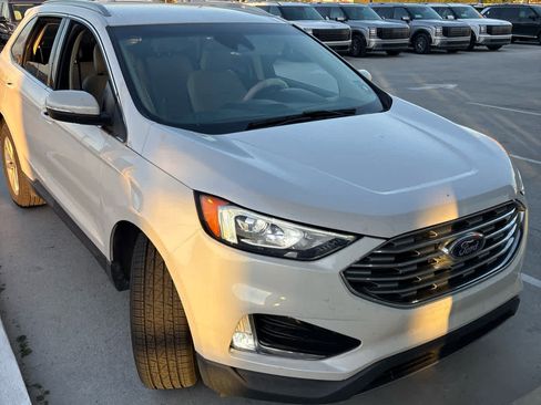 Used 2019 Ford Edge SEL w/ Equipment Group 201A image 2
