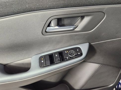 New 2026 Nissan Leaf SV+ w/ Floor Mat Package (SV+) FWD image 9
