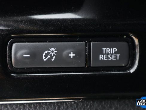 Used 2020 Nissan Titan SV w/ SV Convenience Package image 17