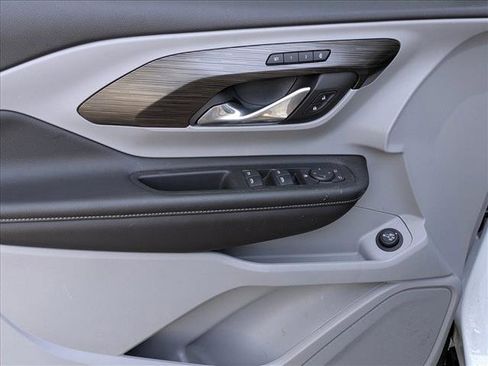 Used 2024 GMC Terrain SLT image 14