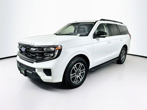Used 2025 Ford Expedition Active AWD/4WD image 3
