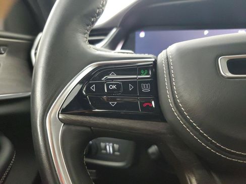 Used 2022 Jeep Grand Cherokee Overland w/ Luxury Tech Group IV AWD/4WD image 25