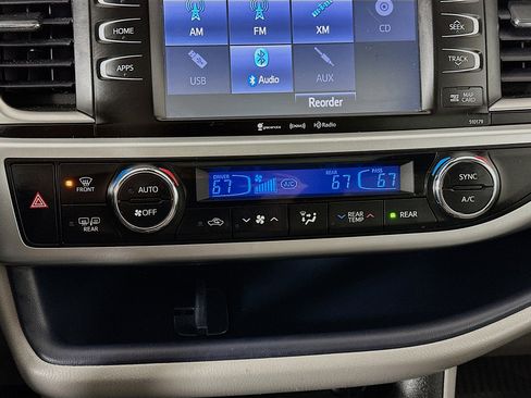 Used 2017 Toyota Highlander XLE image 23