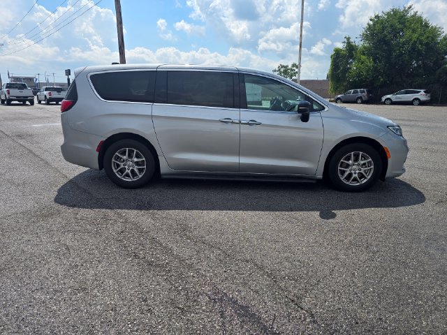 Used 2024 Chrysler Pacifica Touring-L FWD image 3