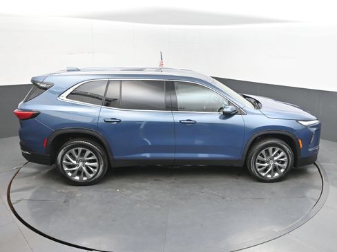 Used 2025 Buick Enclave Preferred FWD image 38